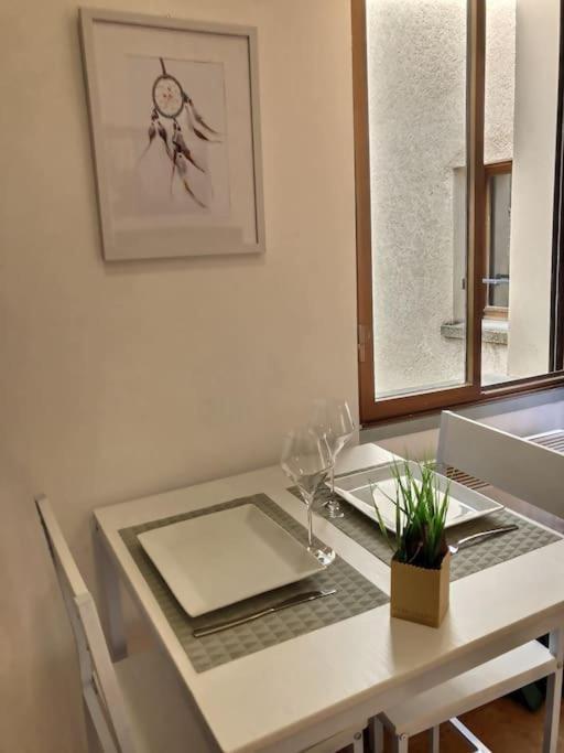 Апартаменты Studio Vue Sur La Roche, Au Calme Moustiers #1 Экстерьер фото