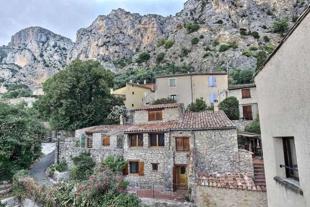 Апартаменты Studio Vue Sur La Roche, Au Calme Moustiers #1 Экстерьер фото