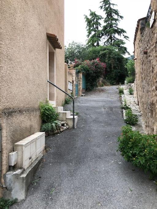 Апартаменты Studio Vue Sur La Roche, Au Calme Moustiers #1 Экстерьер фото