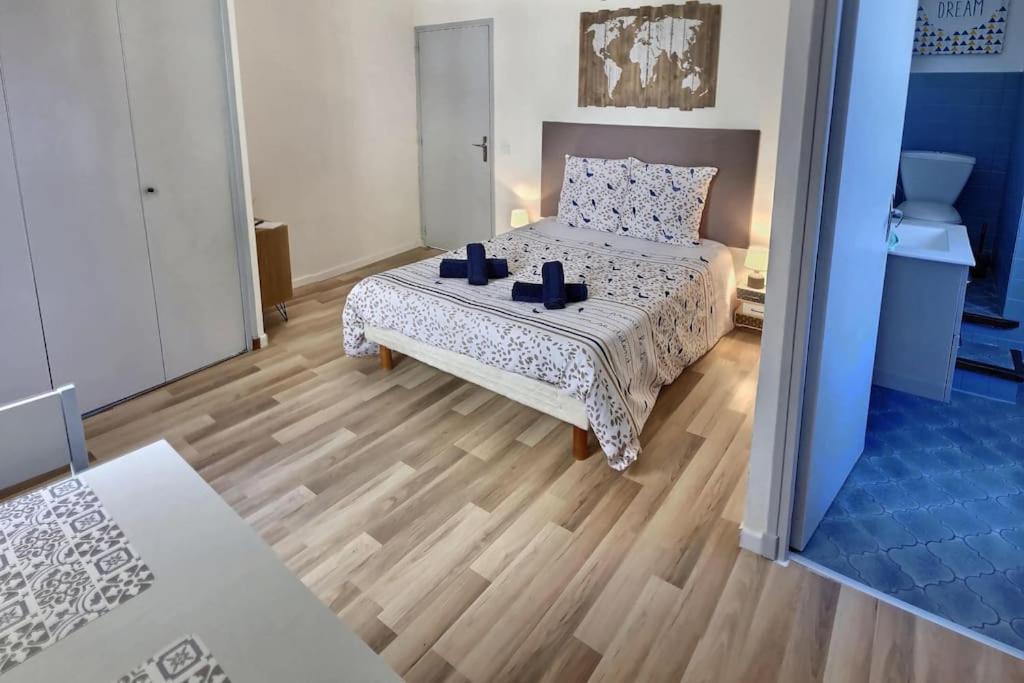 Апартаменты Studio Vue Sur La Roche, Au Calme Moustiers #1 Экстерьер фото